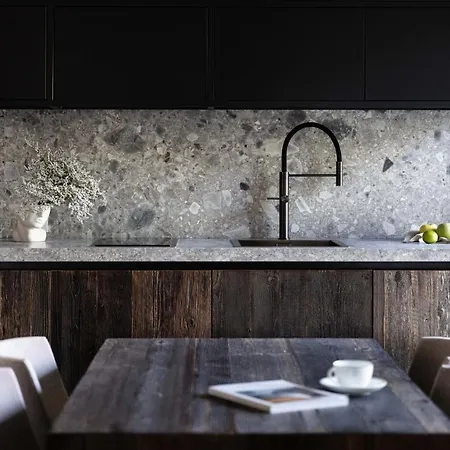 Laqua By The Apart Otel